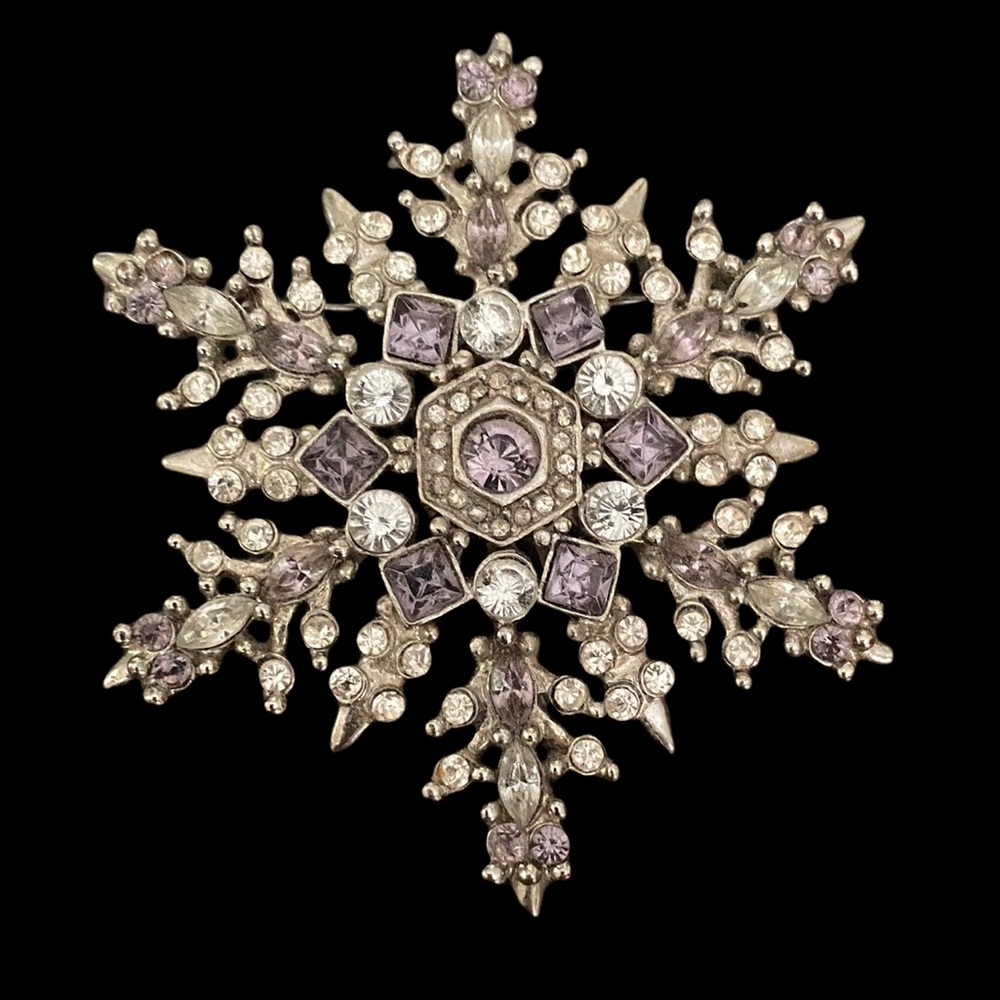 ❄️☃️Vintage Snowflake Pin☃️❄️